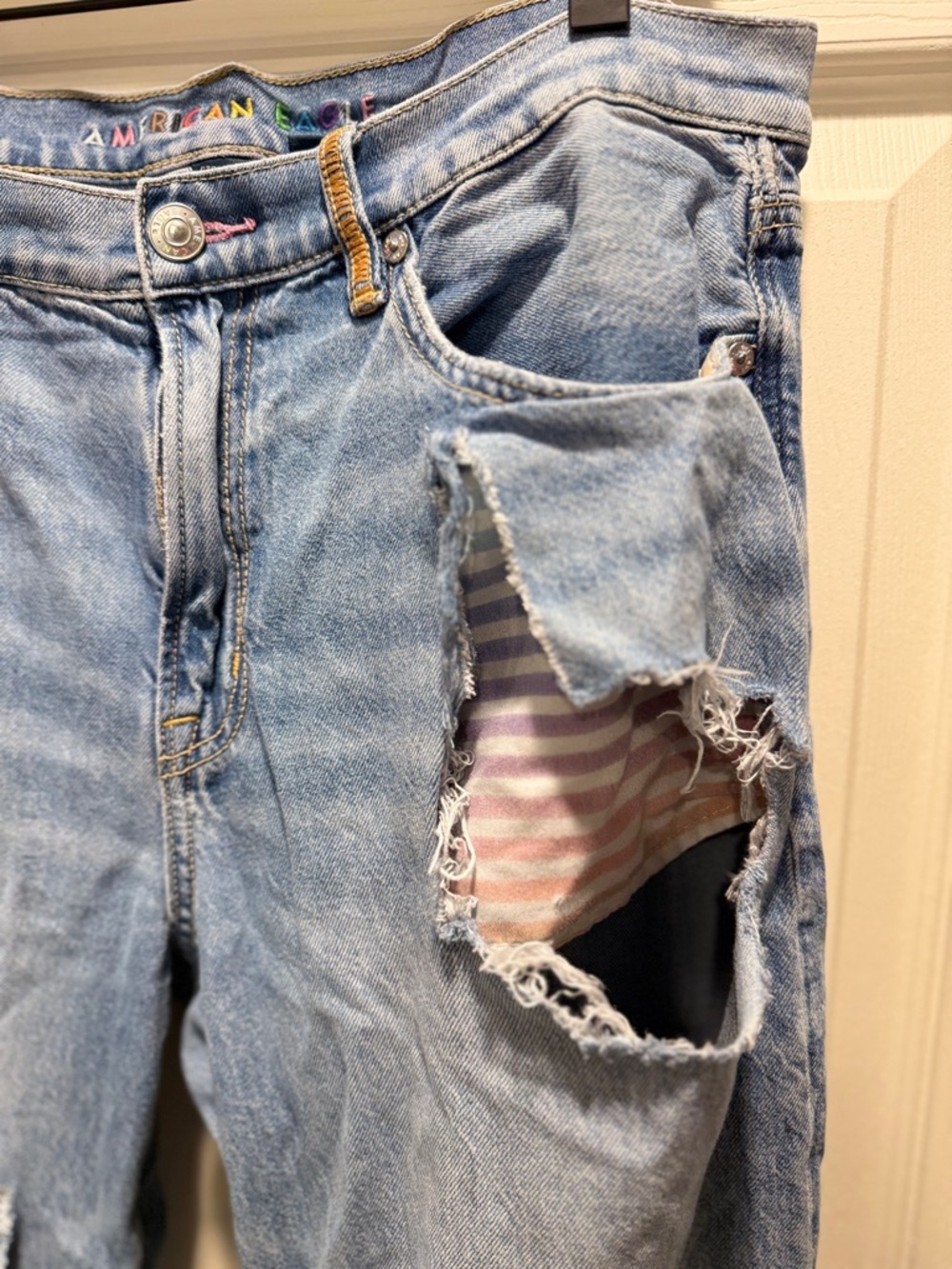 AE Pride Strigid Ripped Low-Rise Baggy Flare Jean-Size 6 - Picture 5 of 16